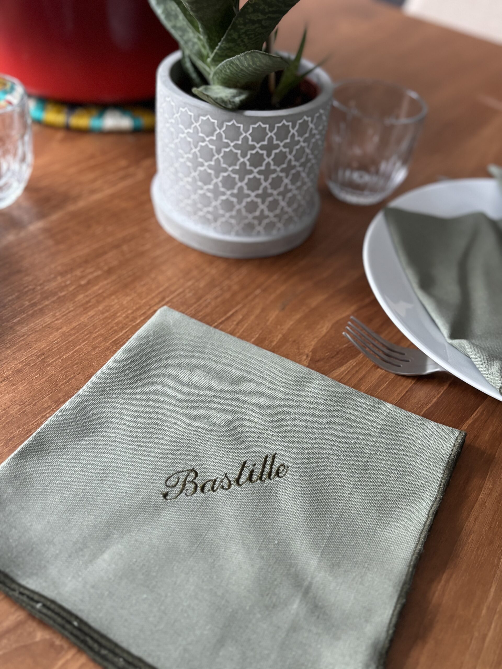 Le tour de table - des serviettes pour écrire vos souvenirs – Image 10